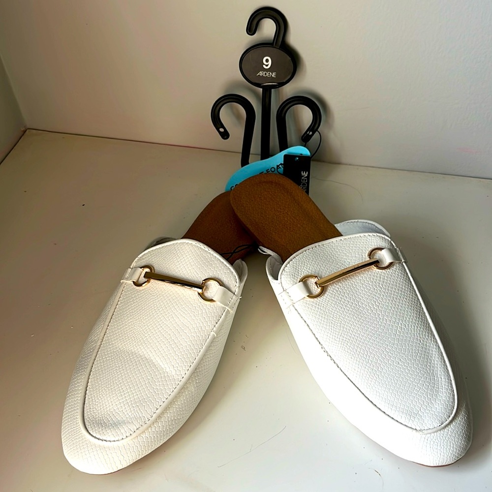 NWT Ardene white slip on shoes mules flats with gold tone bar detailing
